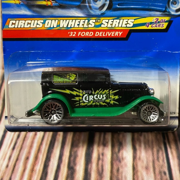 Hot Wheels 1999 Circus on Wheels Series #2 of 4 Cars. ‘32 Ford Delivery - Picture 2 of 13
